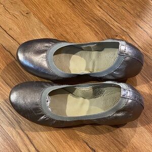CHARLESTON SHOE CO. Metallic Silver Slip-On Ballet Flats
